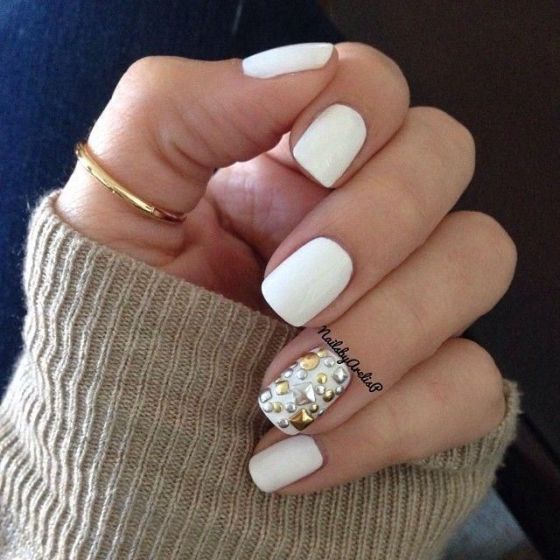 white nails trends
